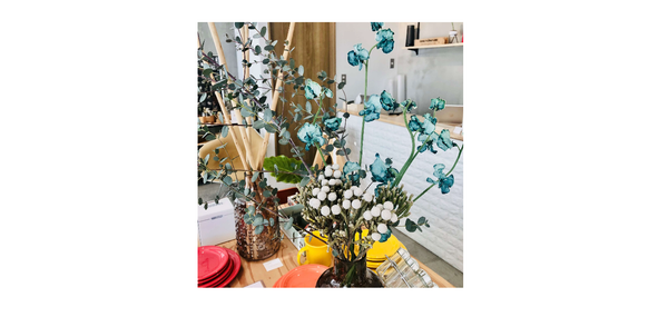 山梨県甲府市の家具屋・雑貨屋GENE　テーブル上の花を変えました！！